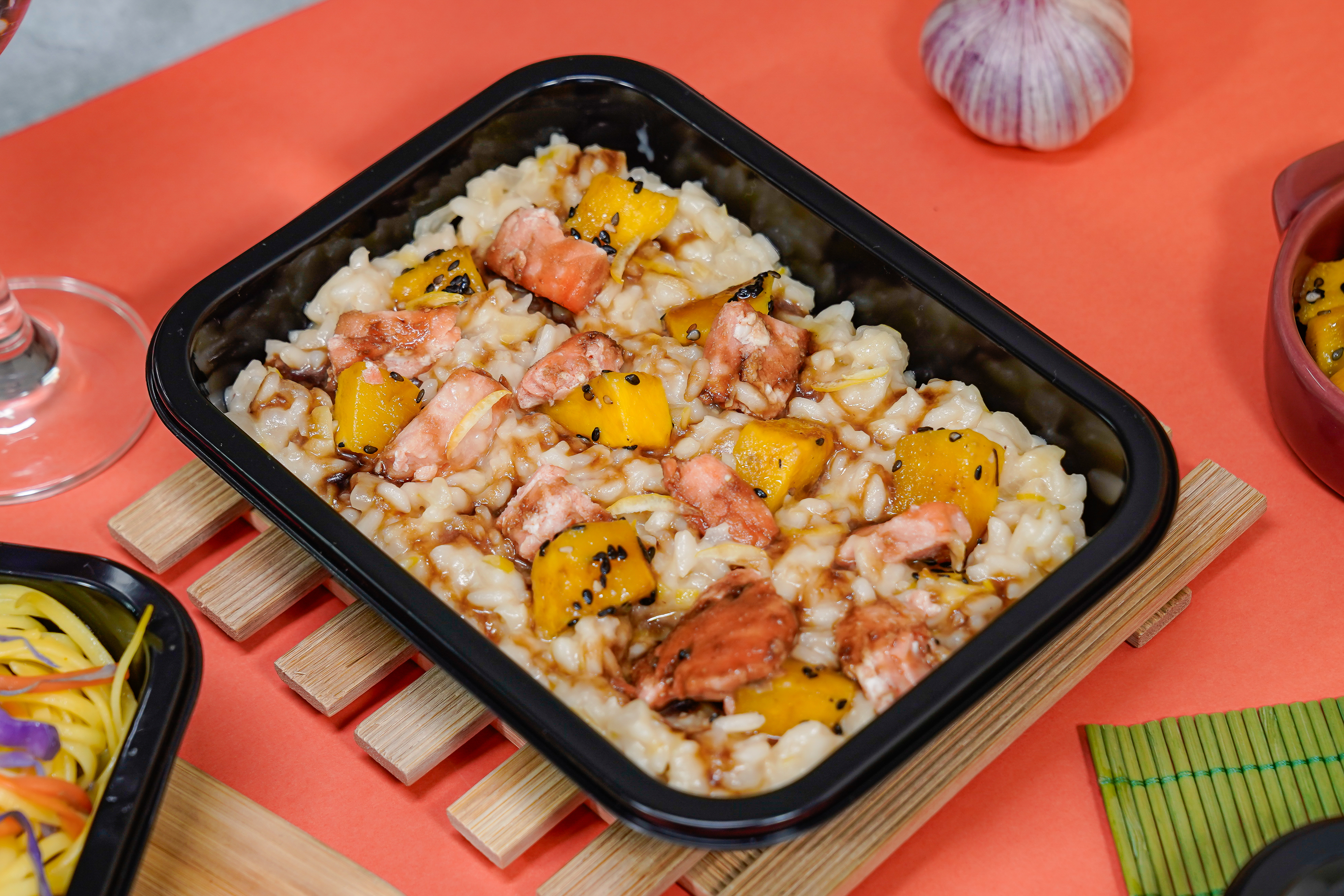 Risoto de Salmão ao alho poró com cubos de manga